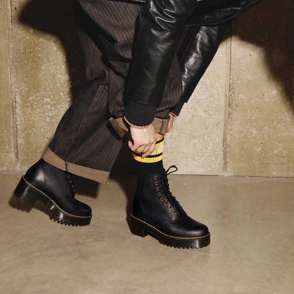 Dr. Martens Shriver Hi Leather Heeled Boots NWOB - Picture 2 of 12